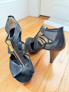 New MICHAEL Michael Kors Black Berkley Mesh T-Strap Gold-Zip High Heel-Size 8